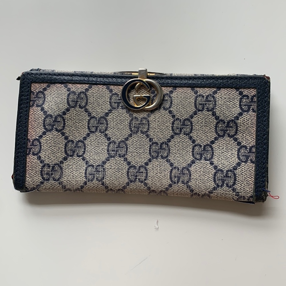 Vintage Gucci blue Signature wallet